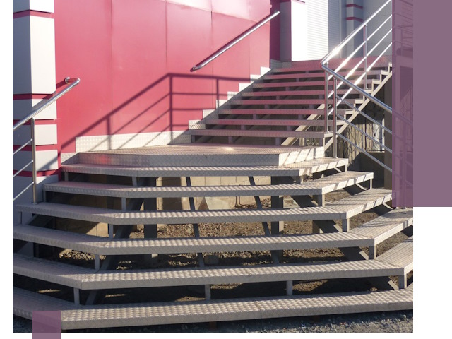 Лестницы для магазина в Кстове — изготовление и монтаж