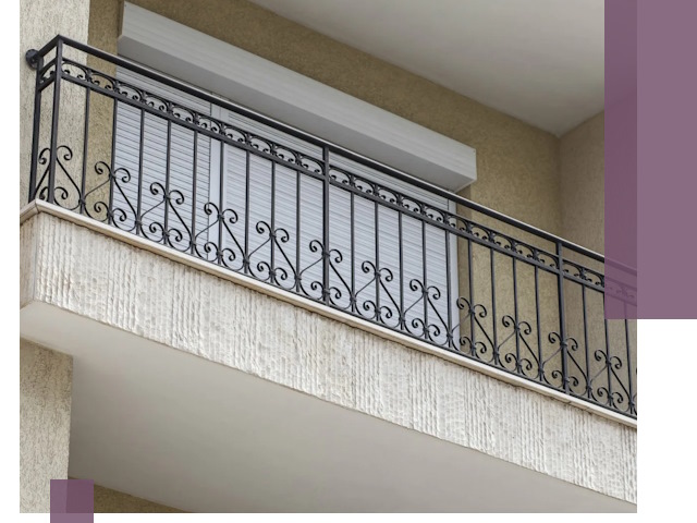 Балконные ограждения из металла и стекла в Кстове для домов