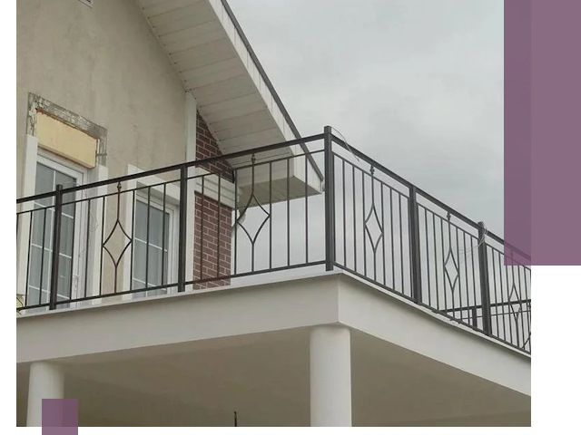 Изготовление балконных ограждений в Кстове из металла и стекла